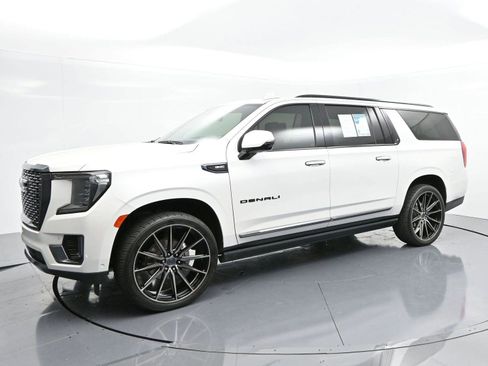Used 2023 GMC Yukon XL Denali Ultimate image 3