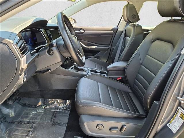 Used 2024 Volkswagen Jetta SE FWD image 16