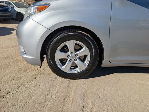 Used 2015 Toyota Sienna LE image 10