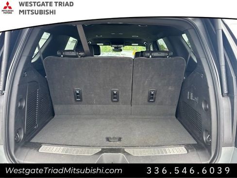 Used 2025 GMC Yukon Denali AWD/4WD image 7