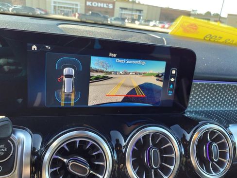 Used 2025 Mercedes-Benz GLB 250 4MATIC image 19