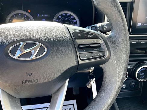 Used 2020 Hyundai Venue SEL image 16