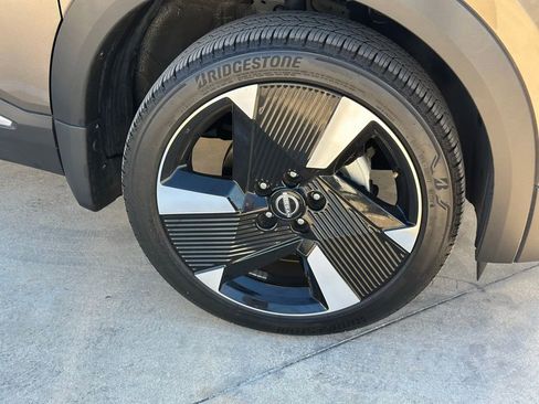 Used 2025 Nissan Kicks SR image 4