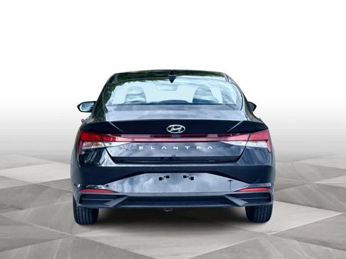 Used 2023 Hyundai Elantra SE FWD image 7