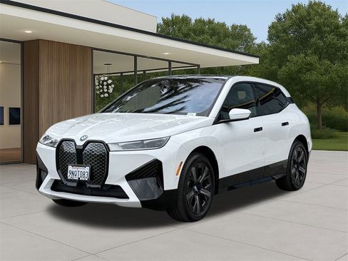 Used 2025 BMW iX xDrive50 image 2