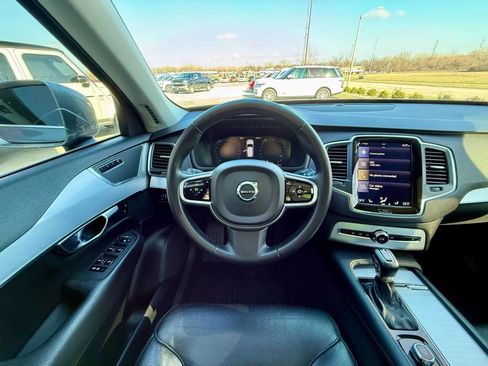 Used 2018 Volvo XC90 T6 Momentum w/ Convenience Package image 16