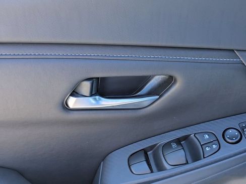 Used 2025 Nissan Sentra SV FWD image 12