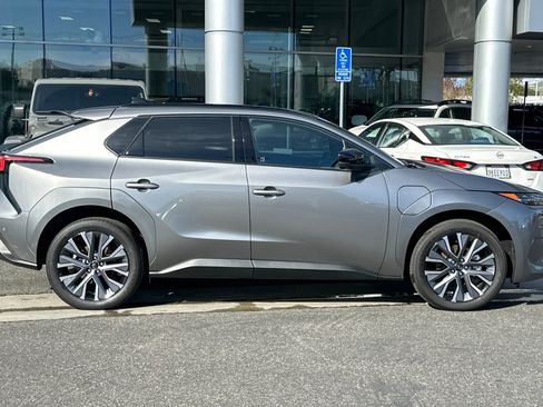 New 2026 Subaru Solterra image 3