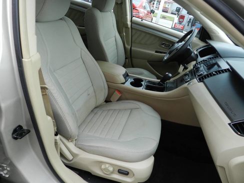 Used 2018 Ford Taurus SE image 11