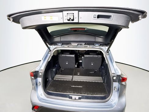 Certified 2023 Toyota Highlander XLE image 25