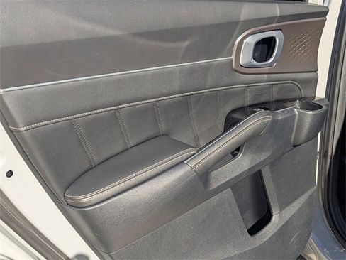 Used 2023 Kia Sorento SX image 10