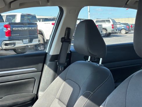 Used 2023 Nissan Altima 2.5 SV image 14