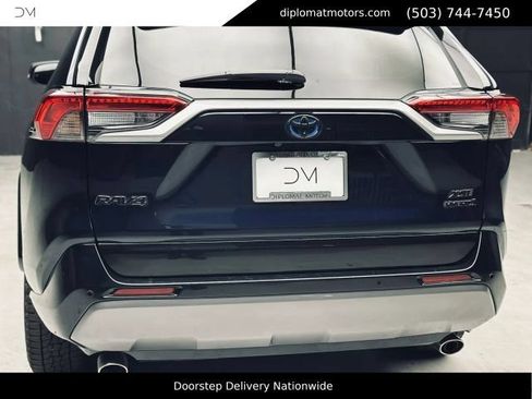 Used 2021 Toyota RAV4 XSE AWD/4WD image 16