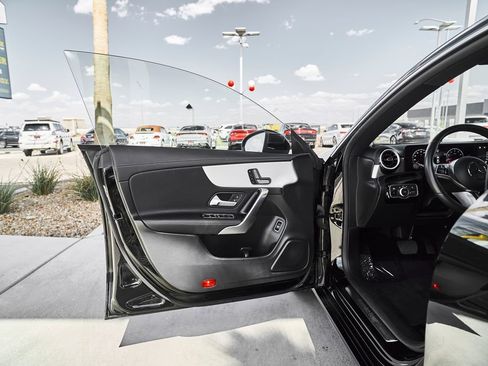 Used 2025 Mercedes-Benz CLA 250 4MATIC image 16
