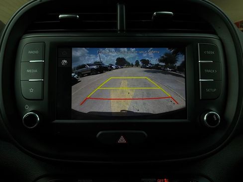 Used 2025 Kia Soul LX w/ LX Technology Package FWD image 29