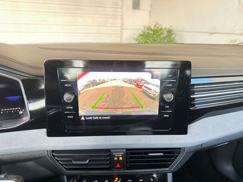 Used 2025 Volkswagen Jetta SE image 17