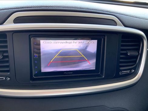 Used 2017 Kia Sorento LX image 29