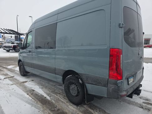 Used 2021 Mercedes-Benz Sprinter 2500 image 4