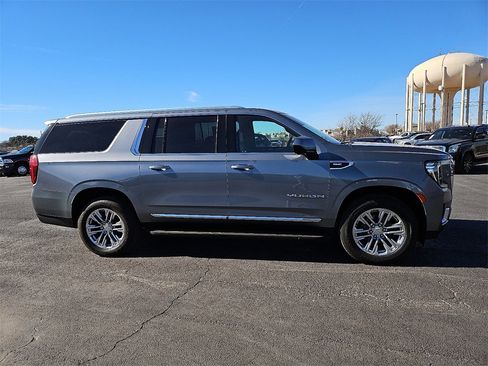 Used 2022 GMC Yukon XL SLT image 9