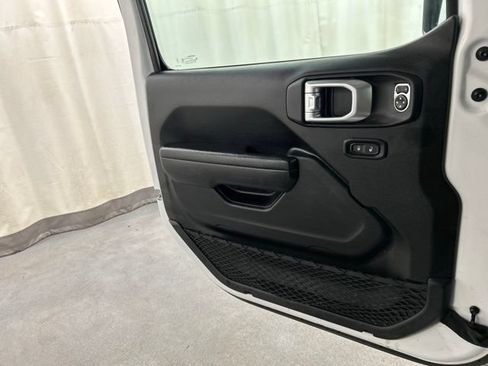 Used 2023 Jeep Wrangler Unlimited AWD/4WD image 23