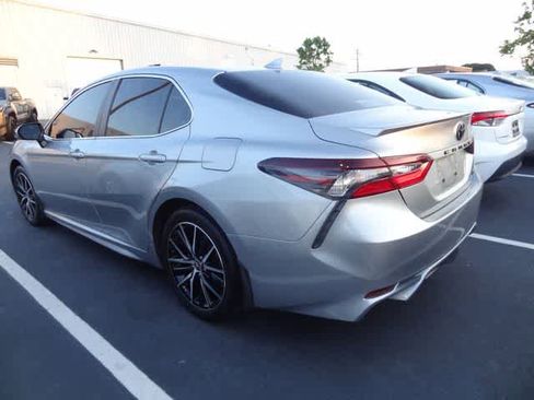 Used 2024 Toyota Camry SE w/ Cold Weather Package FWD image 7