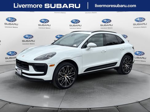 Used 2026 Porsche Macan AWD/4WD image 1