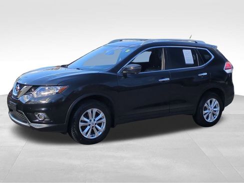 Used 2016 Nissan Rogue SV w/ SV Premium Package image 2