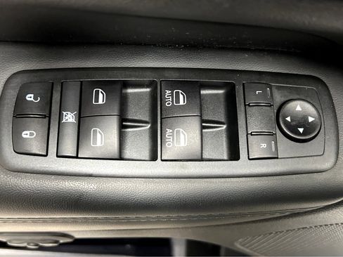 Used 2021 Jeep Grand Cherokee Limited w/ Premium Lighting Group image 40