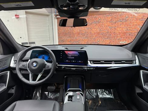 Certified 2025 BMW X1 xDrive28i w/ Technology Package image 12