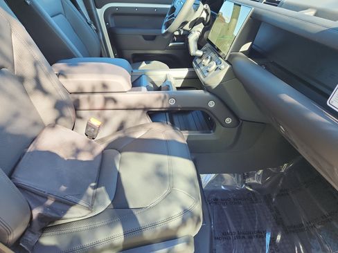 Used 2026 Land Rover Defender 110 S image 3