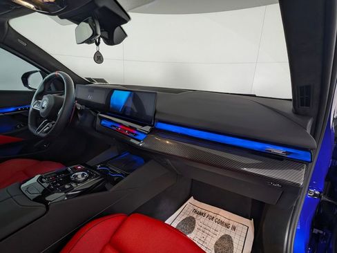 Used 2025 BMW M5 w/ Executive Package image 19