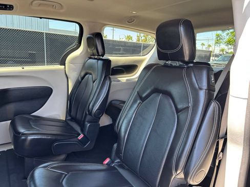 Used 2024 Chrysler Pacifica Touring-L FWD image 39