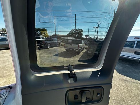 Used 2006 Chevrolet Express 3500 Passenger w/ LT Preferred Equipment Group RWD image 50