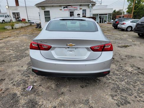 Used 2017 Chevrolet Malibu LT w/ Driver Confidence Package image 4