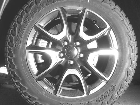 Used 2025 Jeep Compass Trailhawk AWD/4WD image 12