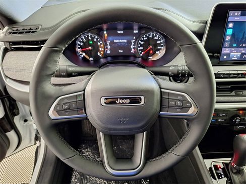 New 2026 Jeep Compass Latitude image 17