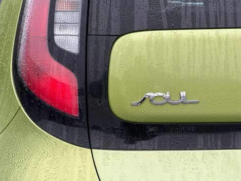 Used 2015 Kia Soul + image 23