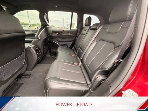 Used 2023 Jeep Grand Cherokee Overland w/ Luxury Tech Group IV AWD/4WD image 10