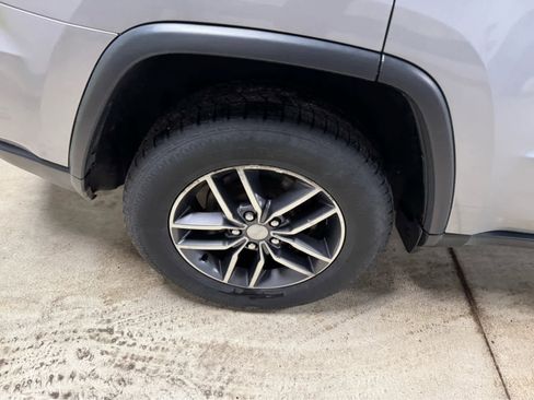 Used 2018 Jeep Grand Cherokee Limited w/ Luxury Group II image 8