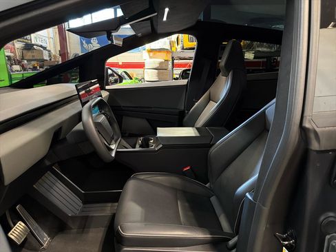 Used 2025 Tesla Cybertruck AWD Crew Cab image 13