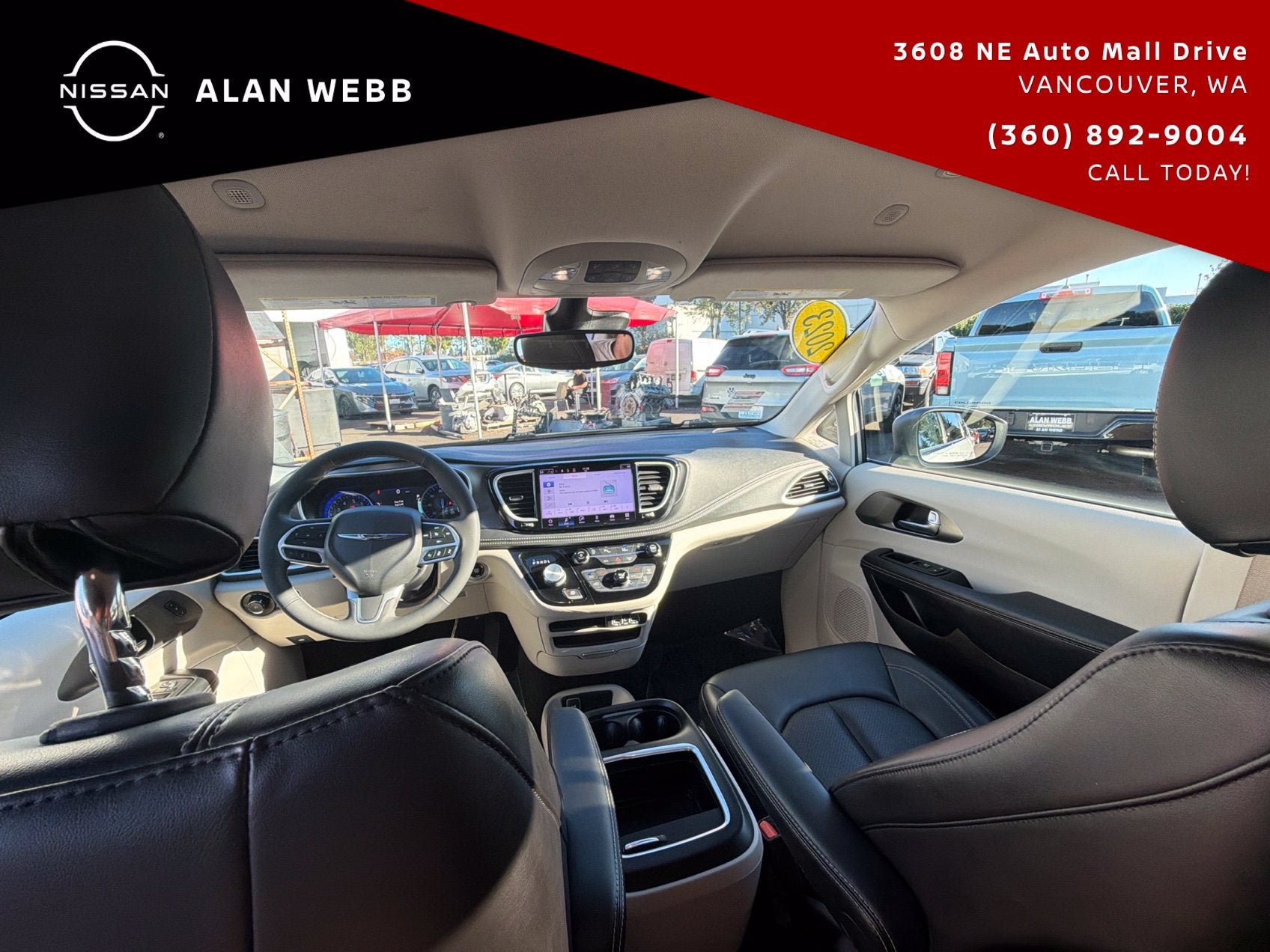 Used 2023 Chrysler Pacifica Touring-L FWD image 18