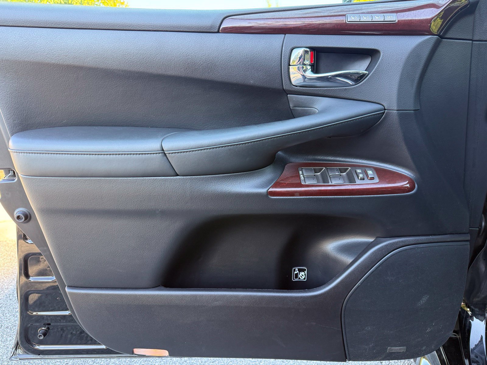 Used 2015 Lexus LX 570 4WD image 45