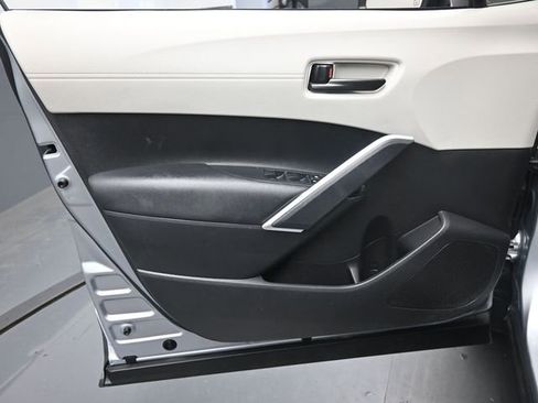 Used 2023 Toyota Corolla Cross L image 19