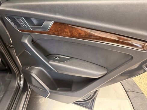 Used 2018 Audi Q5 2.0T Premium Plus w/ Premium Plus Package image 22