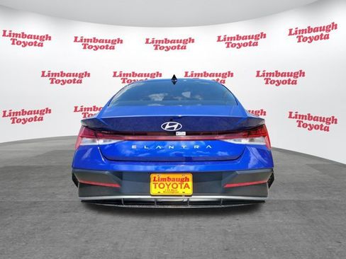 Used 2025 Hyundai Elantra SEL FWD image 22