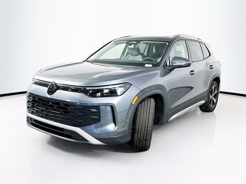 New 2026 Volkswagen Tiguan SE image 2