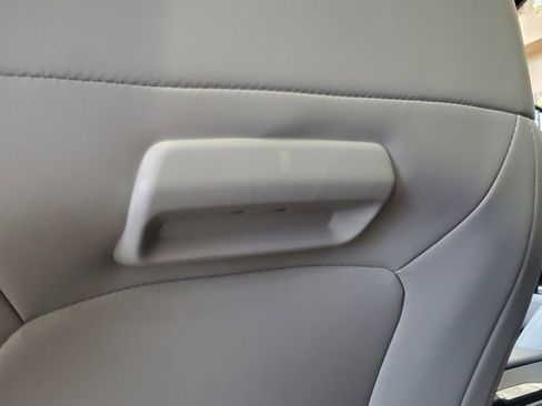 Certified 2025 Ford Expedition Platinum image 31