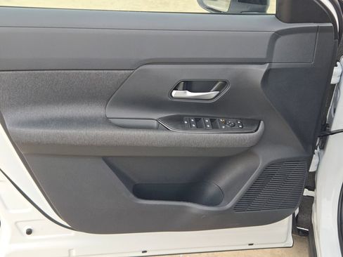 New 2026 Nissan Kicks SV image 11