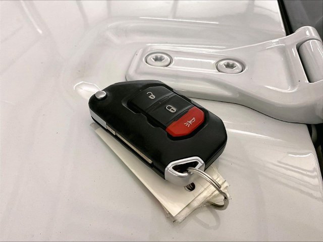 Used 2021 Jeep Wrangler Unlimited Sahara AWD/4WD image 9