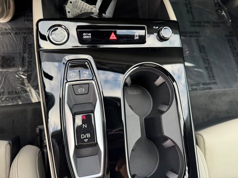 New 2025 Audi A6 e-tron Premium Plus image 18